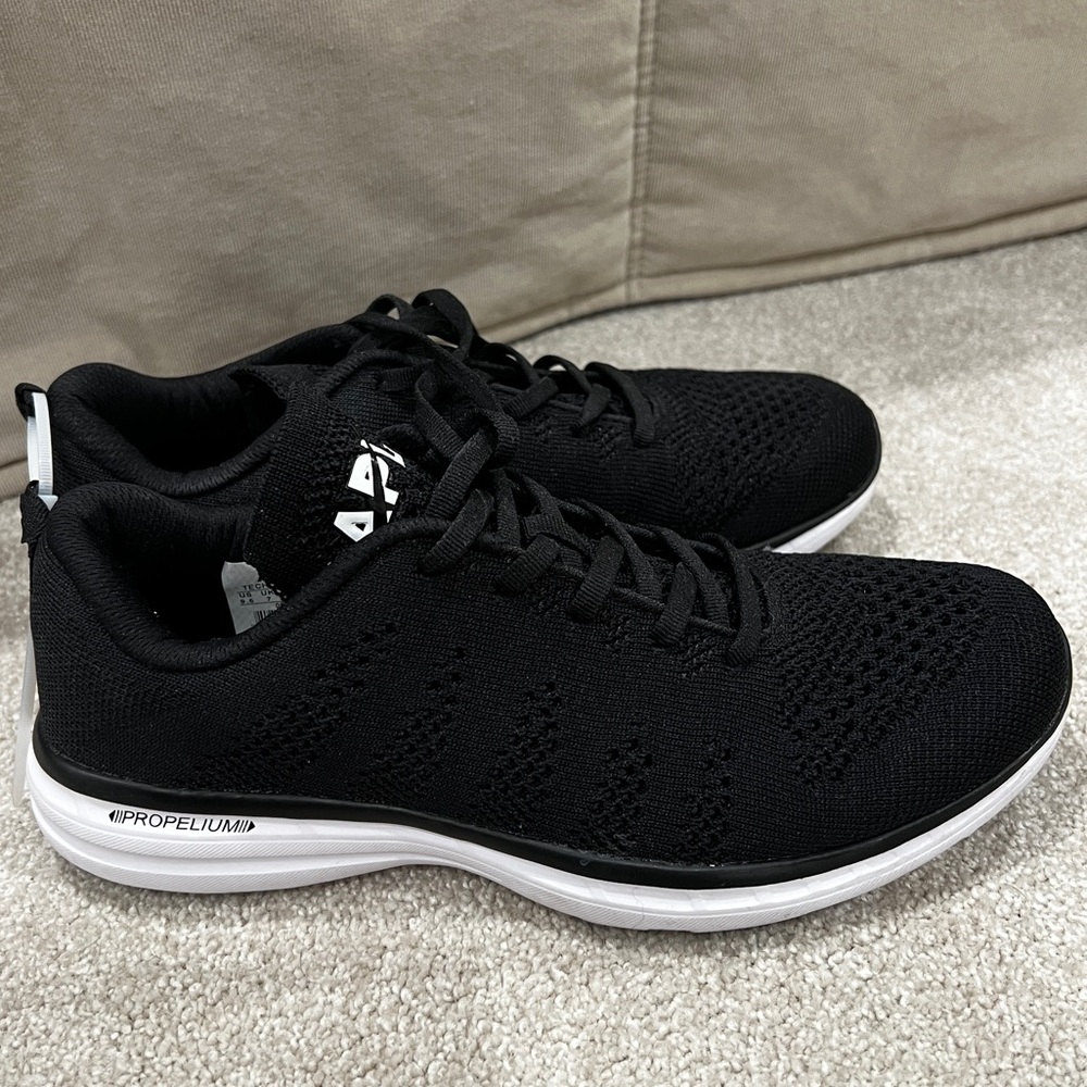 APL Techloom Pro Women’s size 9.5